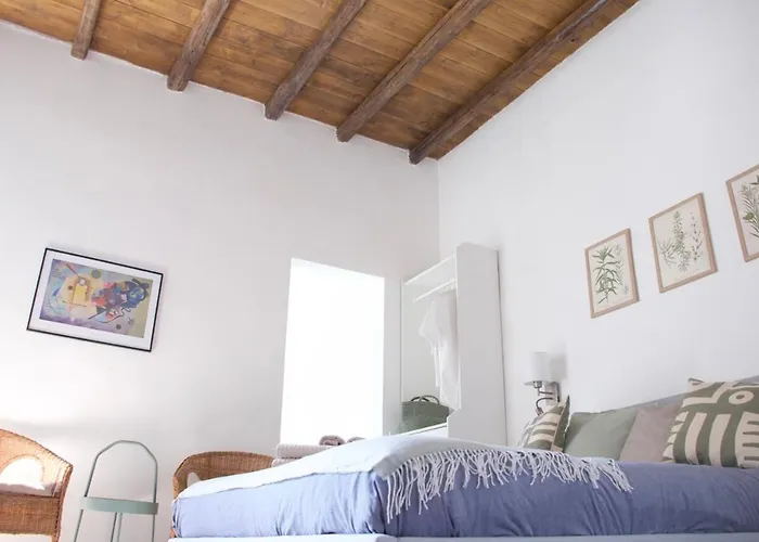 Apartment With Kitchen Balcony And Ac