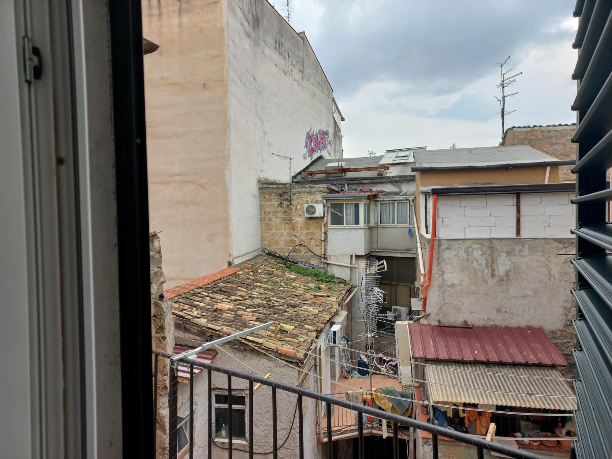 With Kitchen Balcony And Ac Apartamento *